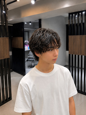 黒髪メンズショートのニュアンスパーママッシュスタイル