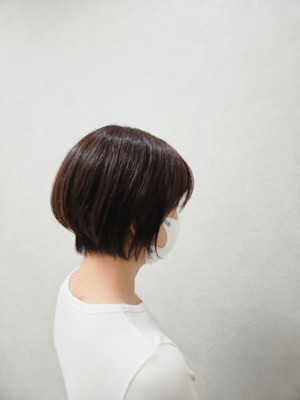 クセ毛でも◎小顔見えする丸み大人ショート