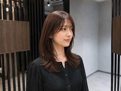 黒髪ミディアム顔まわりレイヤーナチュラル上品ヘアスタイル