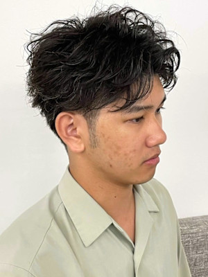 ニュアンスパーマ ツーブロック 黒髪 メンズパーマ 束感