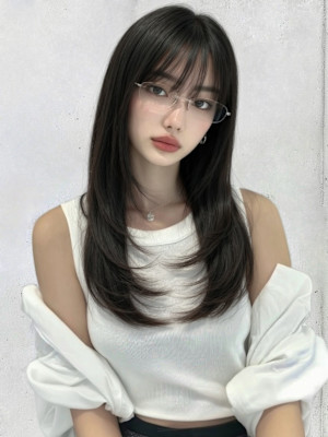 ハイトーンカラー内巻き前髪ありくびれヘアゆるめパーマ内巻き◎