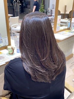 オリーブベージュカラー