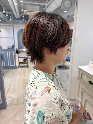 頭の丸みを出したい人のショートヘアブローで簡単スタイリング