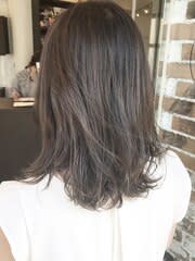透明感グレージュのゆるウエーブ