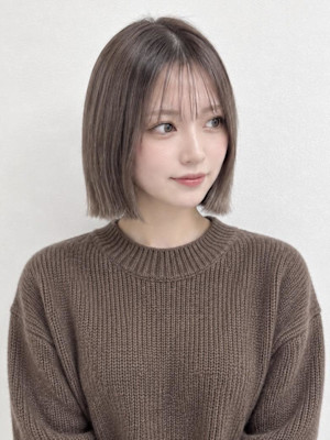 透明感グレージュ×切りっぱなしボブ