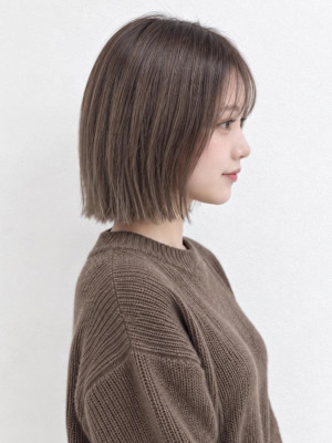 透明感グレージュ×切りっぱなしボブ