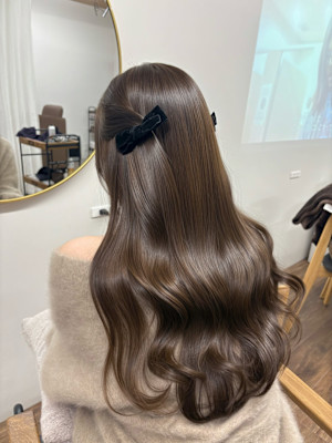 オリーブベージュ