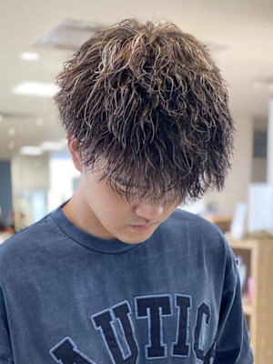 メンズパーマ波巻きツイストスパイラル刈り上げセンターパート
