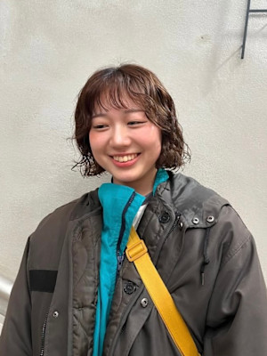 透け感バングとくしゅっと動くブラウンボブ