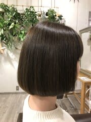 艶感たっぷりのコンパクトボブ
