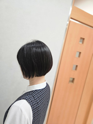 クセ毛でも◎骨格補正でまとまる大人ショートボブ