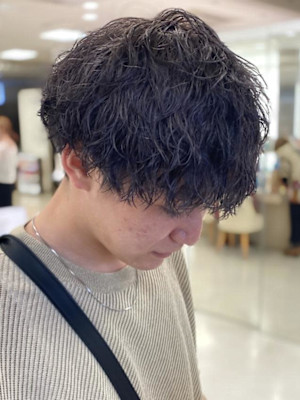 メンズパーマ波巻きツイストスパイラル刈り上げセンターパート