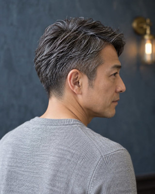 白髪を活かす大人の上品ショート