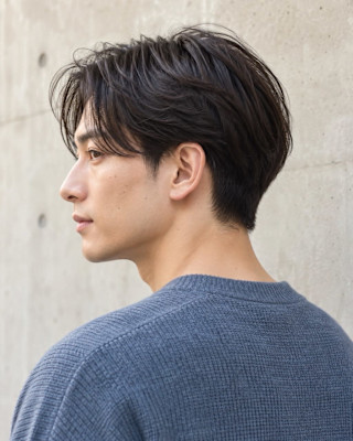 自然に流れる大人のセンターパート