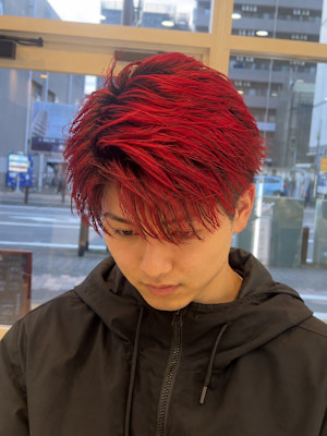 アップバング×レッドカラー