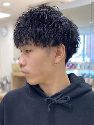 メンズパーマ波巻きツイストスパイラル刈り上げセンターパート