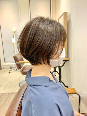 大人可愛い40代50代60代くびれショートボブ白髪ぼかし大鷲