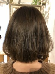 丸みシルエットの艶髪ボブ