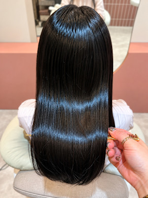 黒髪 ストレート ロング 艶髪 髪質改善 縮毛矯正 美髪