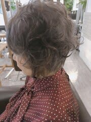 ふんわりパーマの大人ショート