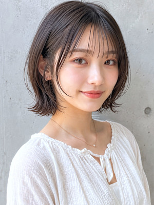薄めバング×ナチュラルくびれボブ