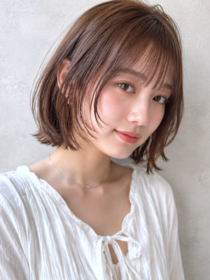 モカベージュの丸みフェイスボブ