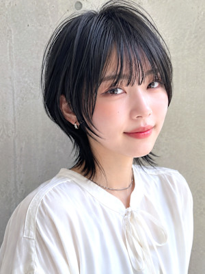 黒髪シースルー×外ハネショートウルフ