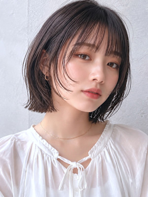 暗髪ワンカールのツヤ感ボブ