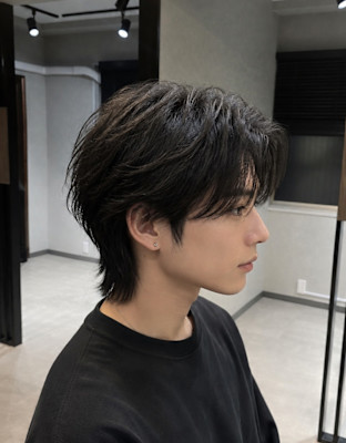 黒髪メンズショートの軽やかウルフマレットナチュラルスタイル