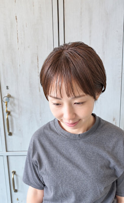 大人の耳掛けショート×モーブグレージュ