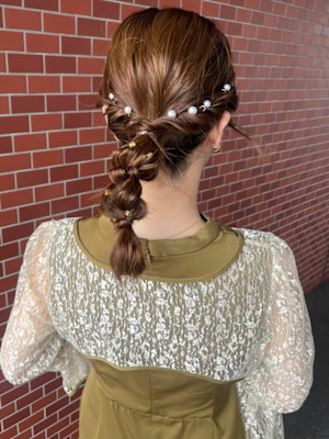 ヘアアレンジ 結婚式 編みおろし お呼ばれヘア 三つ編み