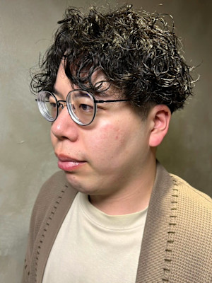 スパイラルパーマ 刈り上げ ツーブロック センターパート