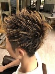 束感ツーブロックのメンズショート