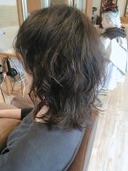 ふんわりウェーブのレイヤーミディアム