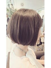 柔らか艶感の丸みショートボブ