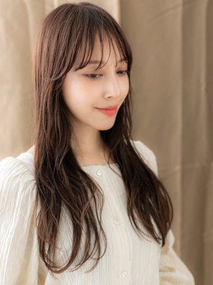 ハニーブラウン毛先パーマアンニュイヘアゆるふわロング30代