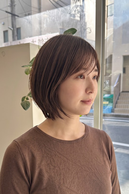 透け前髪のあご下内巻きボブ