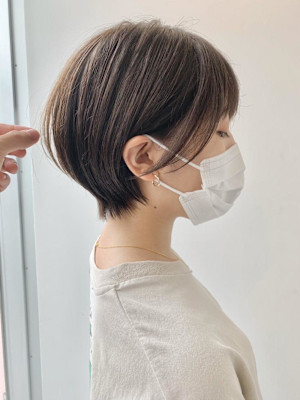 大人可愛い40代50代60代くびれショートボブ白髪ぼかし大鷲