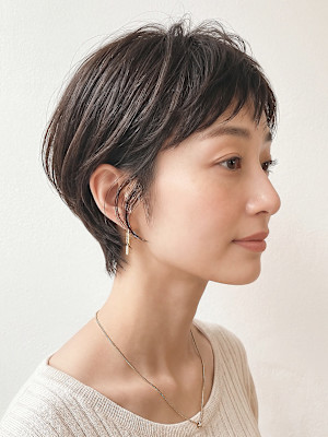 オン眉ぱっつん黒髪ハンサムショート上品大人ブリーチなしp1