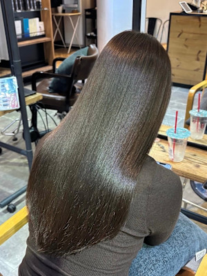 暗髪系でも艶髪で透明感UP！ダメージケア酸熱トリートメント