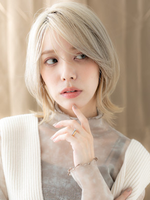 ハイトーンカラーホワイトグレージュマレットヘアウルフ20代