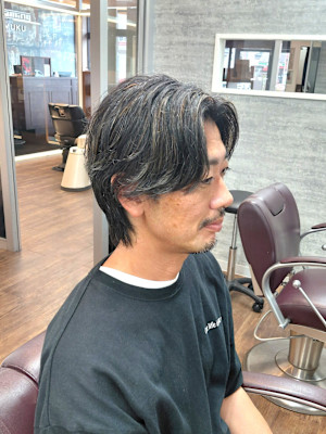 【白髪ぼかしハイライト】大人メンズの色気センターパートウルフ