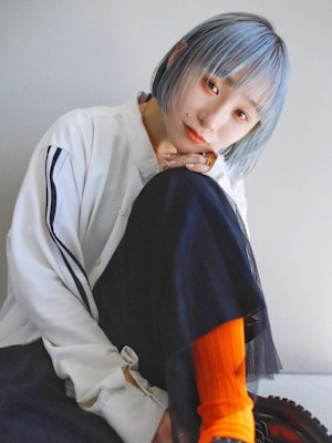 名古屋栄美容室 ペールブルー×ハイトーンミニボブ