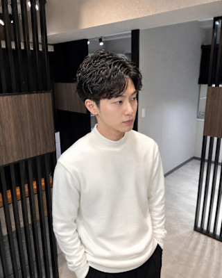 黒髪メンズショートのナチュラルマッシュ上品スタイル