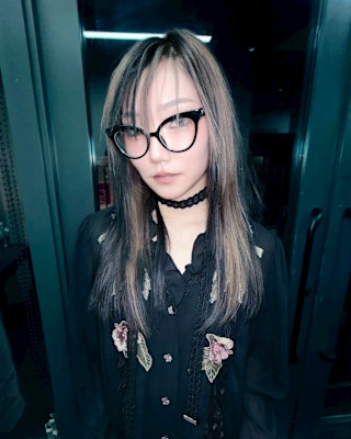 セクションカラー　デザインカラー　ケアブリーチカラー　ウルフ