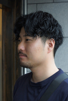大人っぽさ引き立つツイストスパイラル
