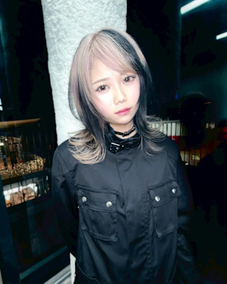 セクションカラー　デザインカラー　ケアブリーチカラー　ウルフ