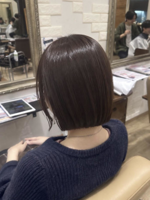 【ツヤ＆透明感】ほんのり紫みを感じる大人丸みボブ