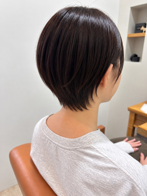 ロングからばっさり！大人の丸みショート♪