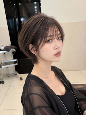 ダークグレージュの大人くびれショート